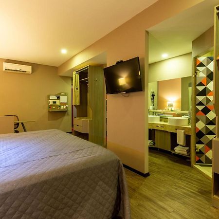 Hotel Glow Point - Mulza Λεόν Εξωτερικό φωτογραφία