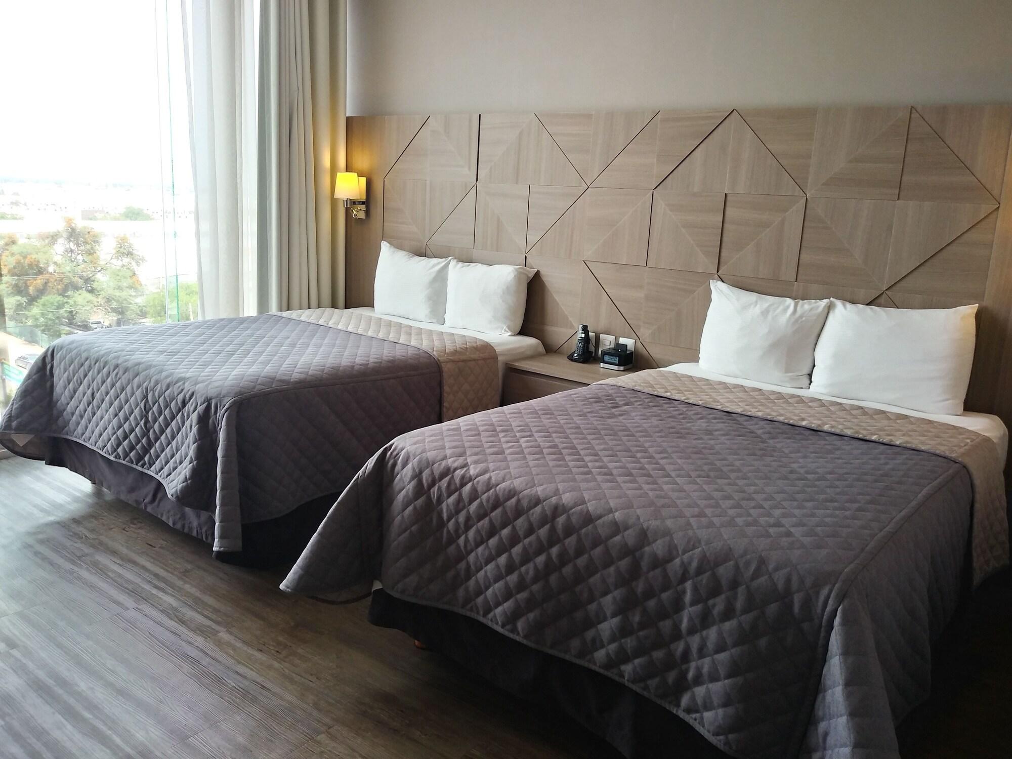 Hotel Glow Point - Mulza Λεόν Εξωτερικό φωτογραφία