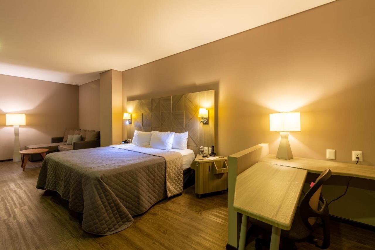 Hotel Glow Point - Mulza Λεόν Εξωτερικό φωτογραφία