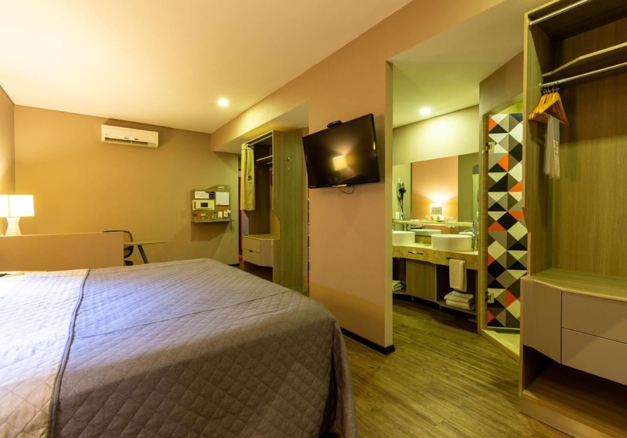 Hotel Glow Point - Mulza Λεόν Εξωτερικό φωτογραφία