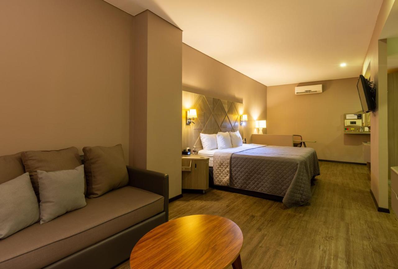 Hotel Glow Point - Mulza Λεόν Εξωτερικό φωτογραφία